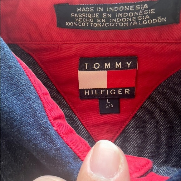 EUC Early 90-2000's Tommy Hilfiger Navy and Red Casual Denim Shirt Size L (G3) - Picture 4 of 7